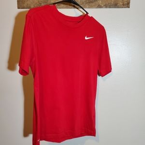 Essential Nike Tshirt M